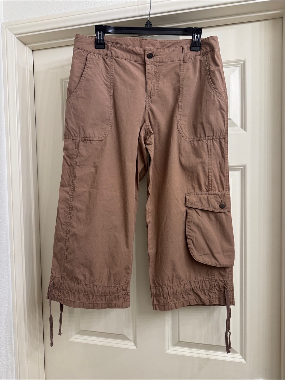 Victoria’s Secret “London Jean Chino” Light Brown Cargo Capris size 10